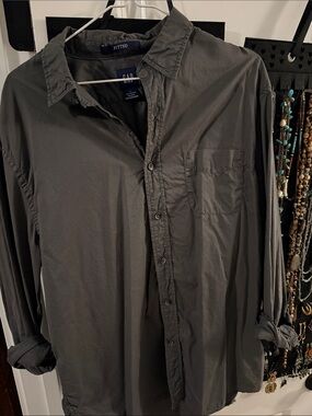 GAP Fitted Long-Sleeve Button-Down Shirt — Olive